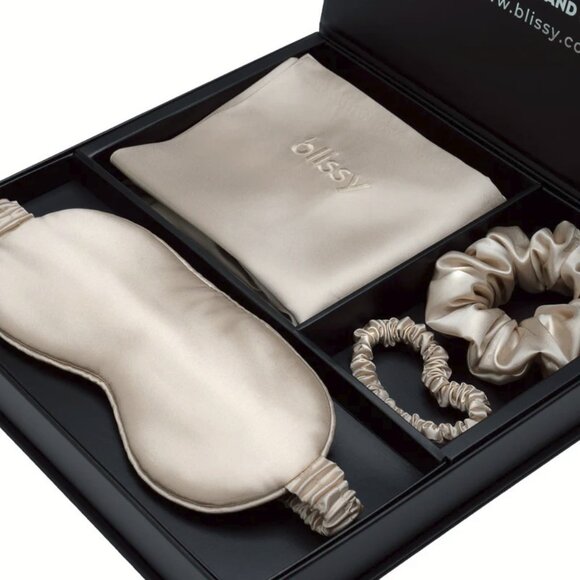NEW Blissy Queen Silk Pillowcase, Eye Mask, Scrunchie Dream Gift Set - Champagne - Picture 5 of 7